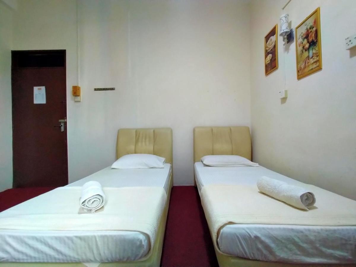 Spot On 89994 Rz Gold Hotel Kuala Kerai Exterior photo