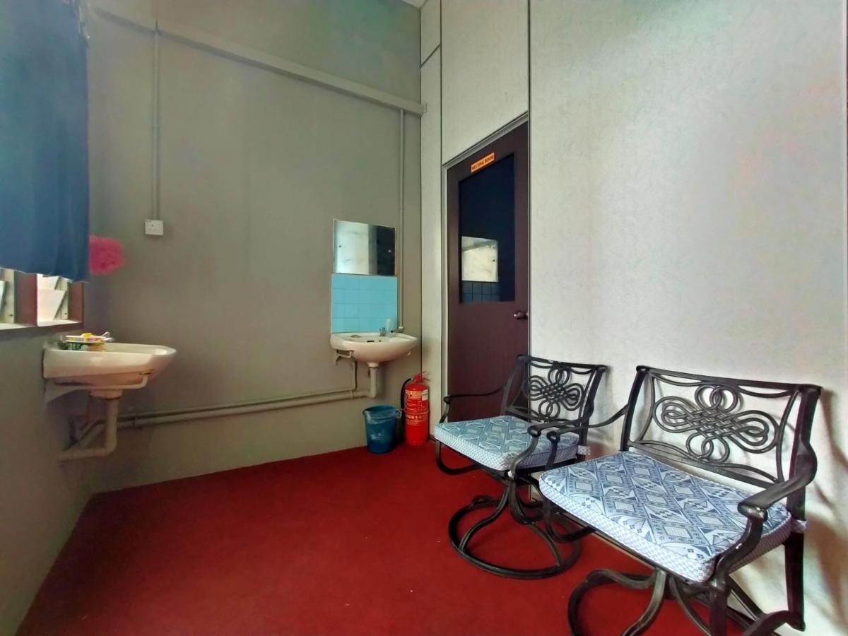 Spot On 89994 Rz Gold Hotel Kuala Kerai Exterior photo